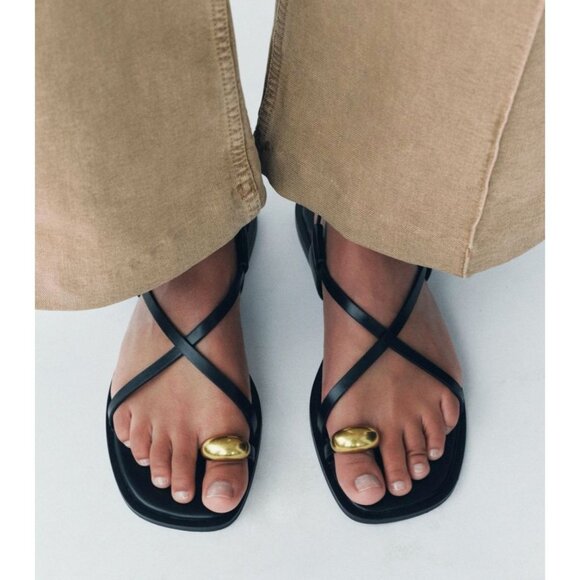 ZARA FLAT STRAPPY SANDALS WITH METAL ORNAMENT Black Vegan Leather Size 39 9 - Picture 1 of 5